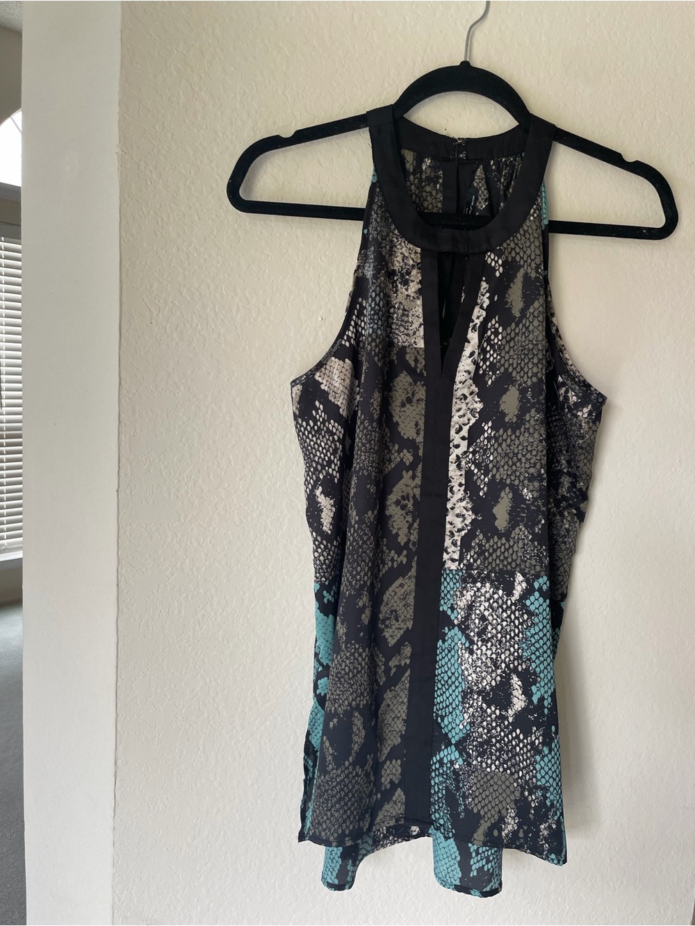 Sleeveless Snake Print Tank Top in Black, Gray & Teal